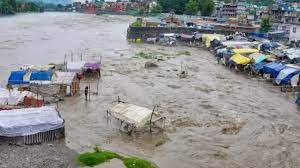 मानसून का प्रकोप: केरल में 3 की मौत, कर्नाटक में भारी बारिश; यूपी में 13 जिले बाढ़ की चपेट में
