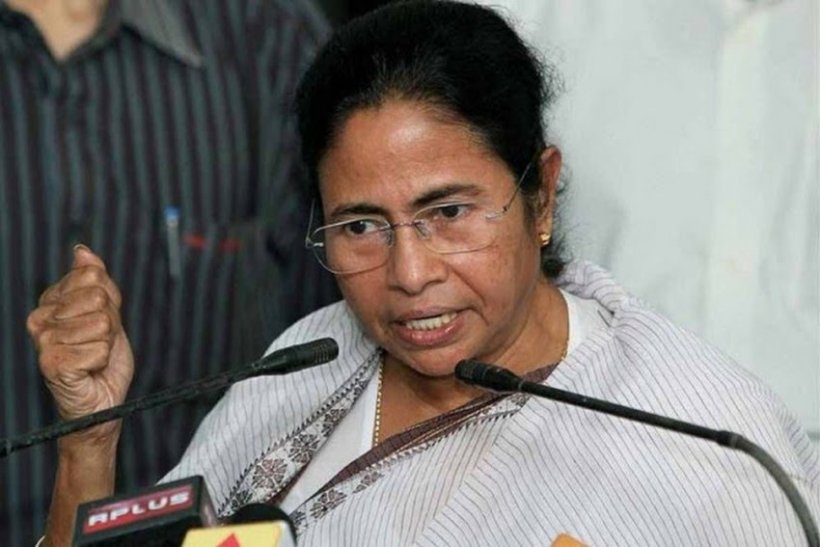 ममता बनर्जी को चुनाव आयोग ने थमाया एक और नोटिस, सीआरपीएफ पर दिए बयान को लेकर जताई नाराजगी