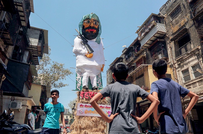 होलिका दहन के दौरान मुंबई स्थित वर्ली में जैश-ए-मोहम्मद प्रमुख मौलाना मसूद अजहर के पुतले को भी जलाया जाएगा