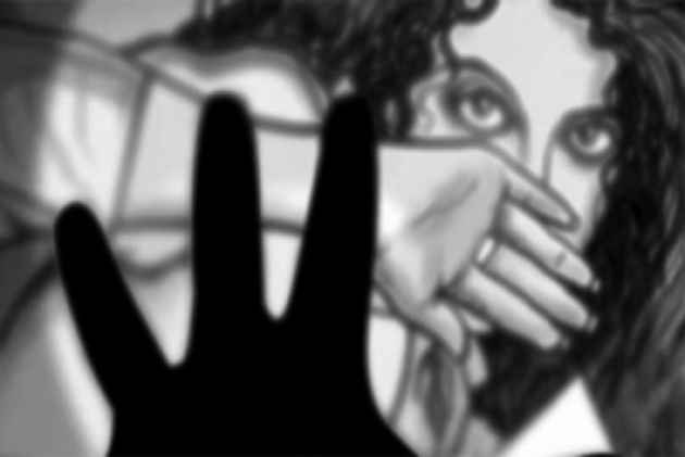 रिश्ते शर्मसार: नशे में धुत बैंक कर्मचारी 3 साल से बना रहा था नाबालिग बेटी के साथ संबंध, मां की शिकायत के बाद गिरफ्तार