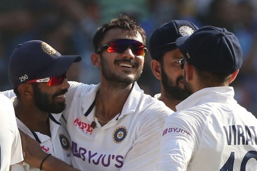 भारत ने इंग्लैंड को 10 विकेट से पीटा, अकेले अक्षर ने कर दी रिकॉर्ड की बौछार