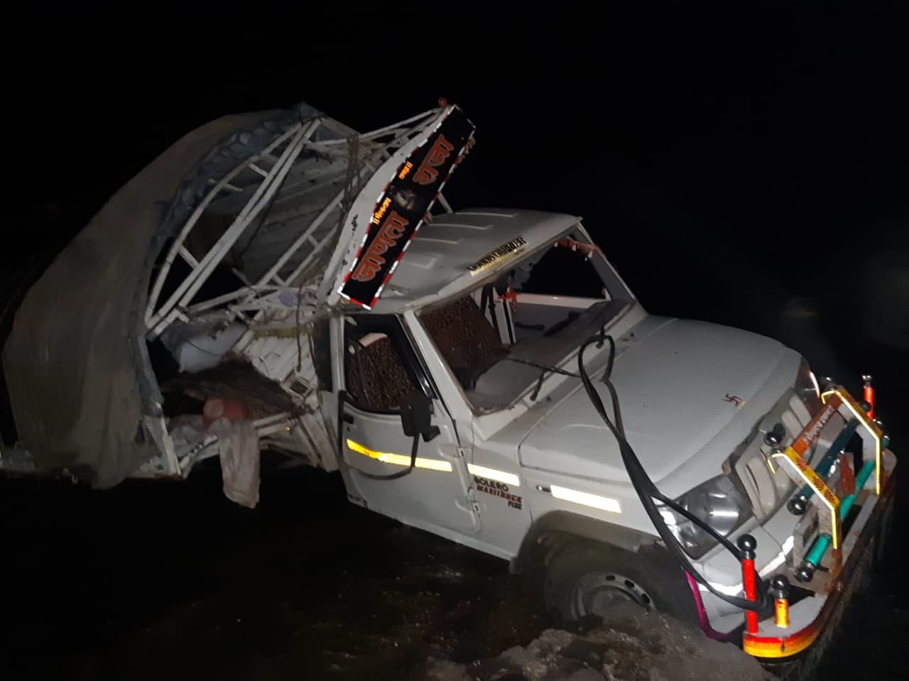 महाराष्ट्र के धुले जिले में नदी में गिरी पिकअप वैन, 7 लोगों की मौत, 24 घायल