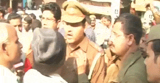 यूपी : राहुल गांधी के कार्यक्रम में हाथापाई, पुलिस ने किया हस्तक्षेप