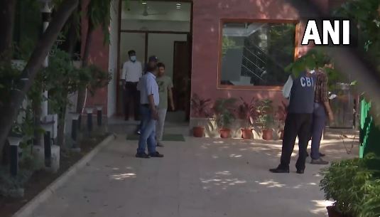 दिल्ली के डिप्टी सीएम मनीष सिसोदिया के घर सीबीआई का छापा, बोले- जो अच्छा काम करता है उसे इसी तरह परेशान किया जाता है