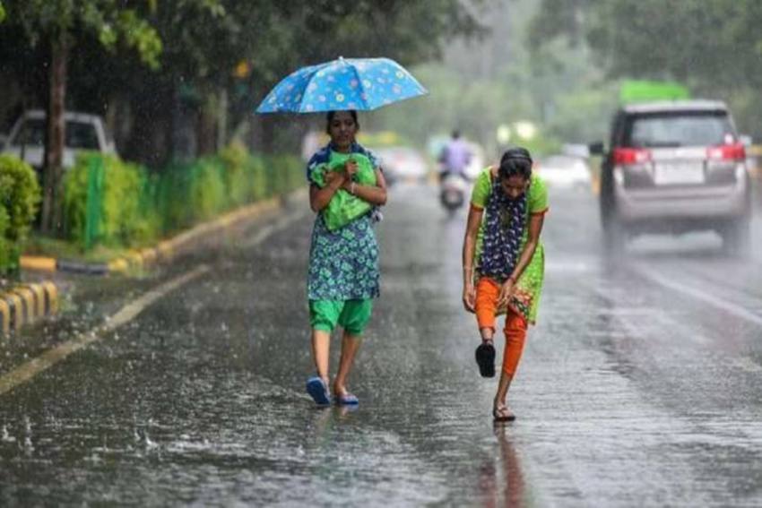 दिल्ली में 16 दिन देरी से मानसून की दस्तक, कई इलाकों में हो रही झमाझम बारिश