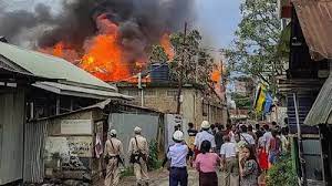 मणिपुर: इंफाल में झड़पों में 2 घायल, भीड़ ने बीजेपी नेताओं के घर जलाने की कोशिश की