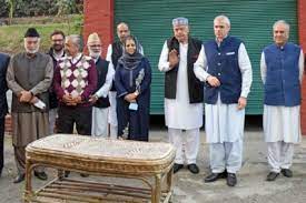कश्मीर की पुलवामा मस्जिद में नारेबाजी पर विवाद के बाद अधिकारी को हटाया, घटना पुलवामा जिले के ज़दूरा गांव में हुई