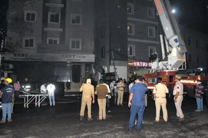 तेलंगाना के होटल में लगी आग, 8 लोगों की मौत; कई जख्मी, जान बचाने खिड़की से कूदे लोग