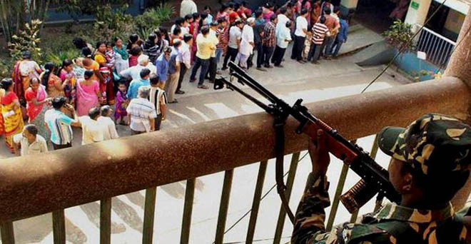 मुरादाबाद में भाजपा कार्यकताओं ने चुनाव अधिकारी को पीटा, पश्चिम बंगाल में गोली चली