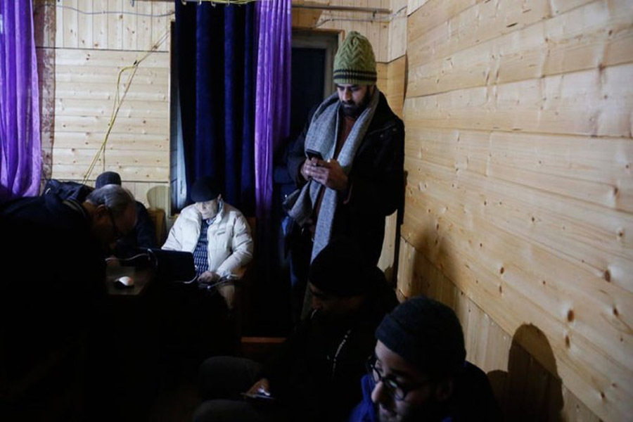 कश्मीरियों ने सोशल मीडिया बैन का निकाला तोड़, वीपीएन से लोग  चला  रहे हैं पसंदीदा साइट