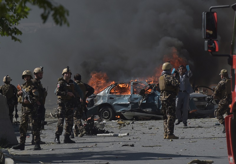 काबुल की एक रैली में हमला; 27 मरे, कई नेता बाल-बाल बचे