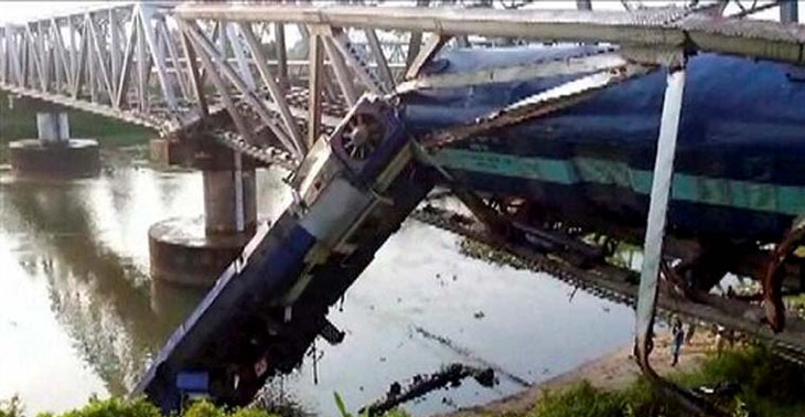 असम: पटरी से उतरी ट्रेन, चालक सहित कई यात्री घायल