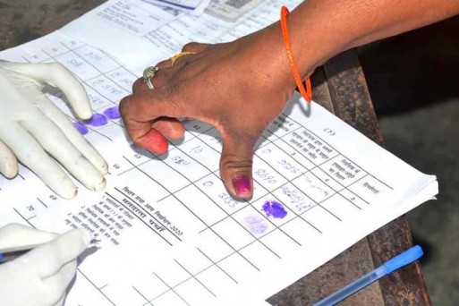 मध्य प्रदेश उपचुनाव: दो जगहों पर फायरिंग, जौरा में मतदान रोकने की कोशिश, एक बजे तक 42.71% वोटिंग