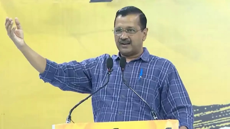 आप कार्यकर्ताओं से बोले दिल्ली के मुख्यमंत्री अरविंद केजरीवाल, 'प्रत्येक घर में जाएं और भाजपा की साजिशों का करें पर्दाफाश'