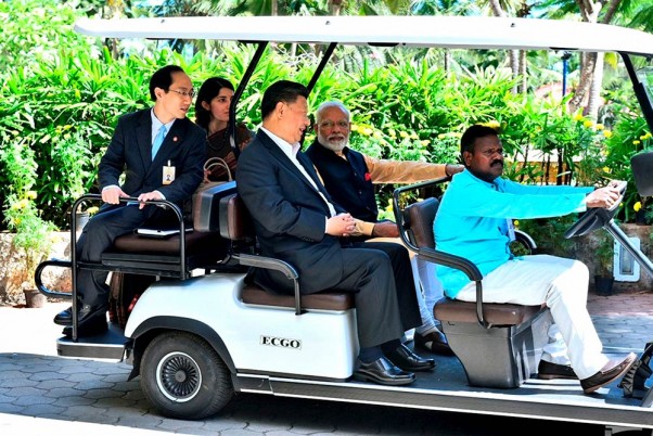 तमिलनाडु के कोवलम में ताज मछुआरे के कोव होटल में प्रधानमंत्री नरेंद्र मोदी और चीनी राष्ट्रपति शी जिनपिंग