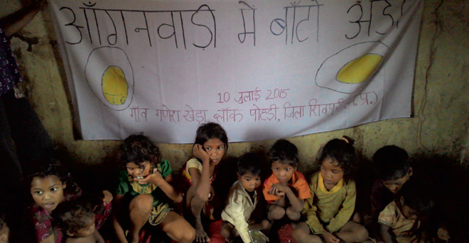 शिवराज के विरोध में सहरिया बच्चों ने खाए अंडे