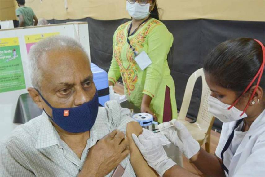 महाराष्ट्र में कोरोना से हाहाकार के बीच वैक्सीन की किल्लत, मुंबई मेयर: दो-तीन दिनों में दूसरी डोज देना भी मुश्किल