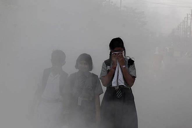 दिल्ली-एनसीआर में फिर बढ़ा प्रदूषण, कई इलाकों में 400 के पार पहुंचा AQI