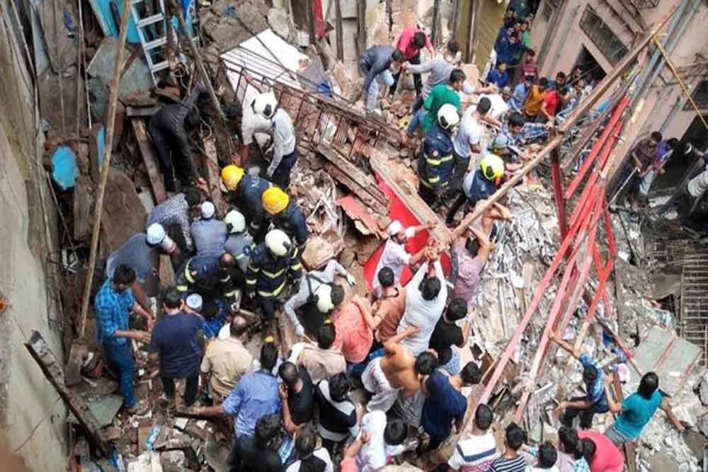 मुंबई में चार मंजिला इमारत ढही, 10 की मौत, पीएम मोदी ने जताया दु:ख