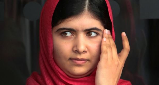 पाकिस्तान: स्वात घाटी में अपने घर पहुंचकर जब मलाला की आंखों से छलके आंसू