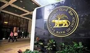 टाटा, रिलायंस और बिड़ला की बैंकिंग में अभी एंट्री नहीं,  RBI ने नहीं माना सुझाव