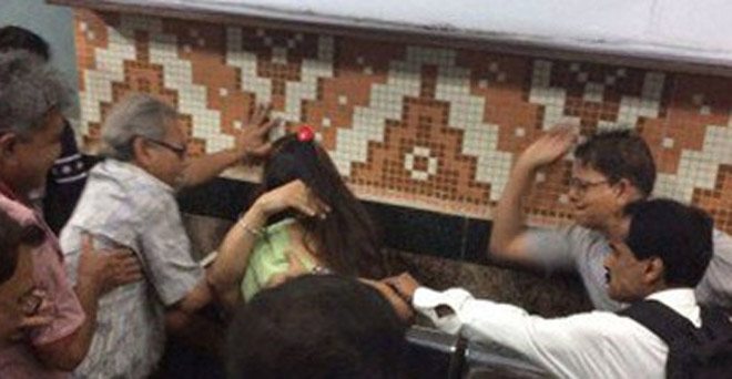 गले लगने पर कोलकाता मेट्रो में युवा जोड़े की पिटाई