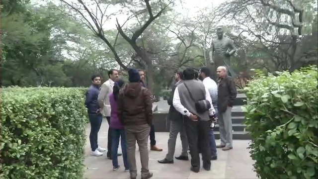5 जनवरी को हुई हिंसा की जांच करने के लिए जवाहरलाल नेहरू यूनिवर्सिटी पहुंची दिल्ली पुलिस की अपराध शाखा की टीम