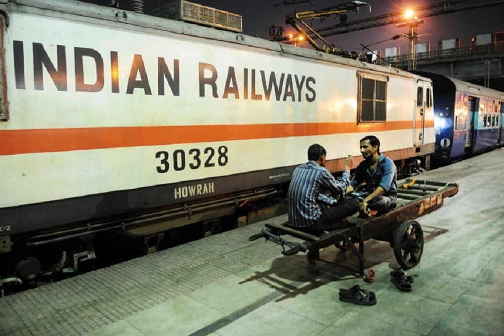 ट्रेनों का निजीकरण कर गरीबों की जीवनरेखा छीन रही सरकार - कांग्रेस