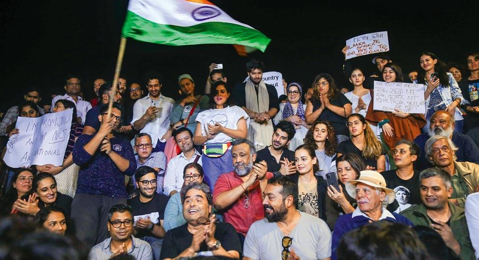 हम भी साथः जेएनयू के हमले का विरोध करने के लिए मुंबई में प्रदर्शन में शामिल बॉलीवुड कलाकार 