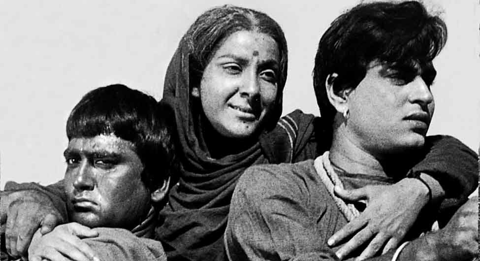 मदर इंडिया में नर्गिस, सुनील दत्त और राजेन्द्र कुमार