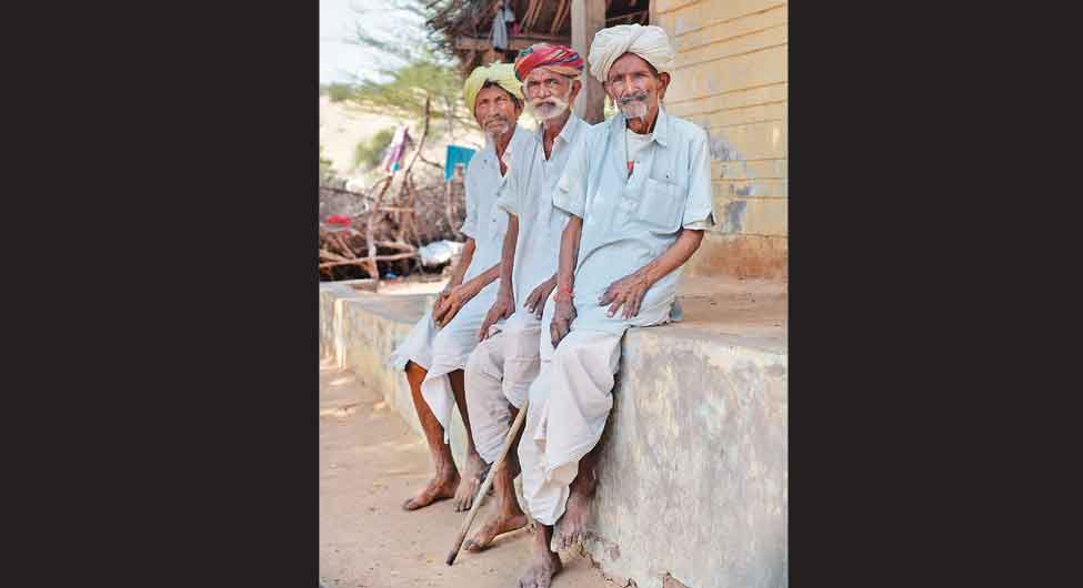 किस तक पहुंचेगी ये गारंटियां