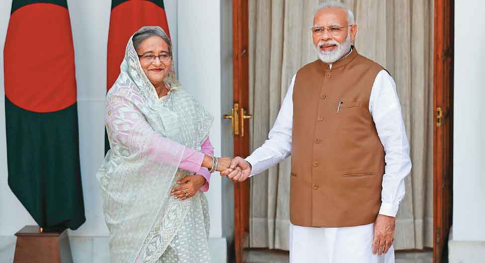 हसीना को मिल रहा भारत सरकार का समर्थन अवामी लीग के विरोधियों के मन में भारत-विरोधी भावनाएं उकसा चुका है। भारत की यह कूटनीतिक दिक्कत है