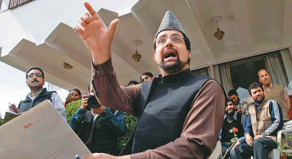 सरोकारः आतंकी हमले का विरोध करते मीरवाइज 