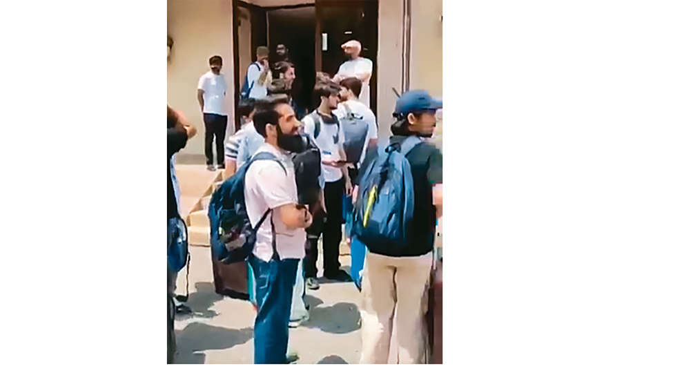 ईरान में फंसे भारतीय छात्र