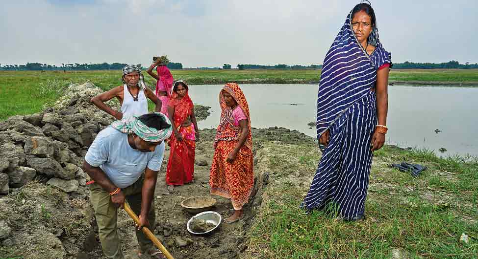 बिहार की महिला मतदाता किसी उद्धारक का इंतजार नहीं कर रहीं, उनके लिए वोट देना दायित्व नहीं, उम्मीद का सौदा है