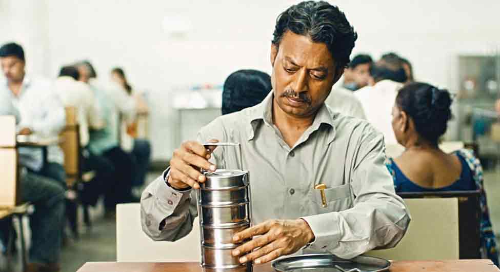 लंच बॉक्स फिल्म के एक दृश्य में इरफान खान