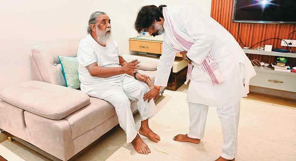 शिबू सोरेन के साथ हेमंत सोरेन शिबू सोरेन के साथ हेमंत सोरेन