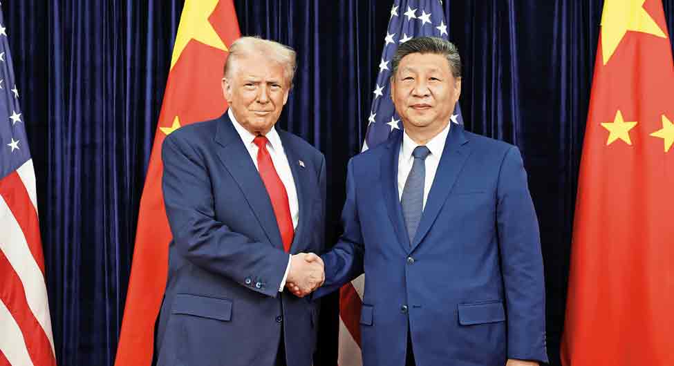 टेढ़ी नजरः अमेरिकी राष्ट्रपति ट्रम्प और चीन के शी जिनपिंग टेढ़ी नजरः अमेरिकी राष्ट्रपति ट्रम्प और चीन के शी जिनपिंग