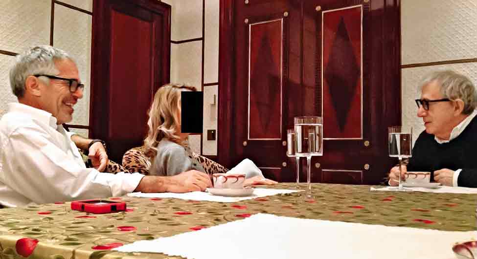 फिल्म निर्माता-अभिनेता वुडी एलन के साथ 