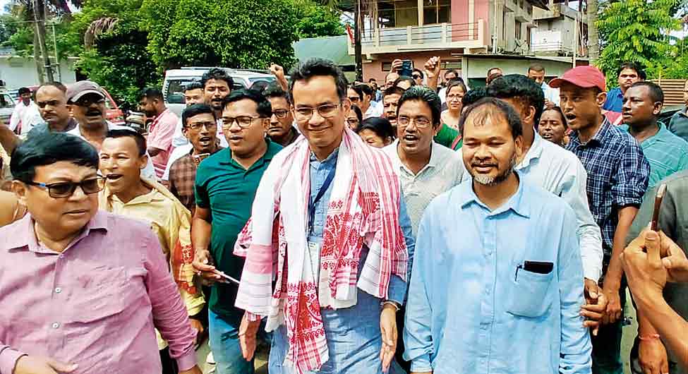 जोरहाट में गौरव और अखिल गोगोई जोरहाट में गौरव और अखिल गोगोई