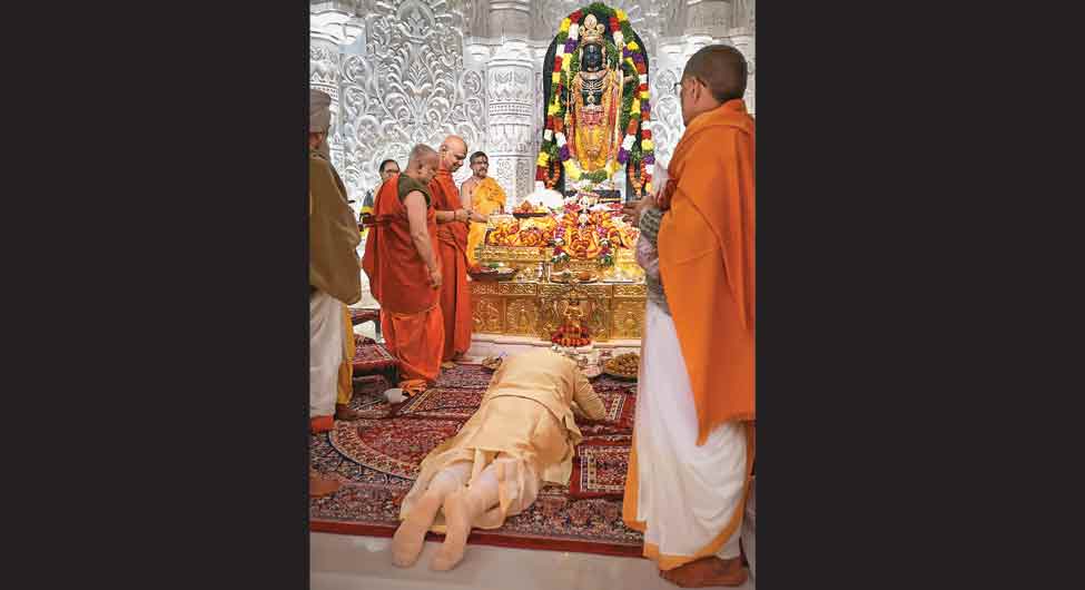 अयोध्या में राम मंदिर प्राण-प्रतिष्ठा के दौरान दंडवत प्रधानमंत्री
