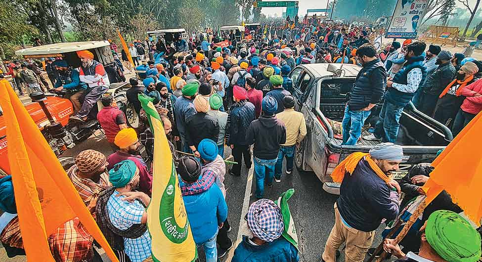 किसान आंदोलन: फिर घिर रही है दिल्ली