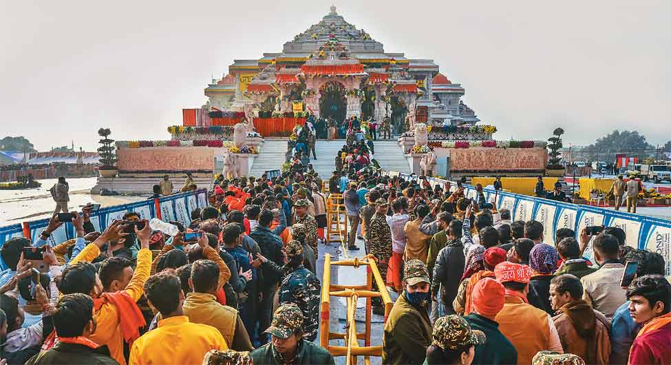 मंदिर खासः अयोध्या में राम मंदिर दर्शन के लिए श्रद्धालुओं की भीड़