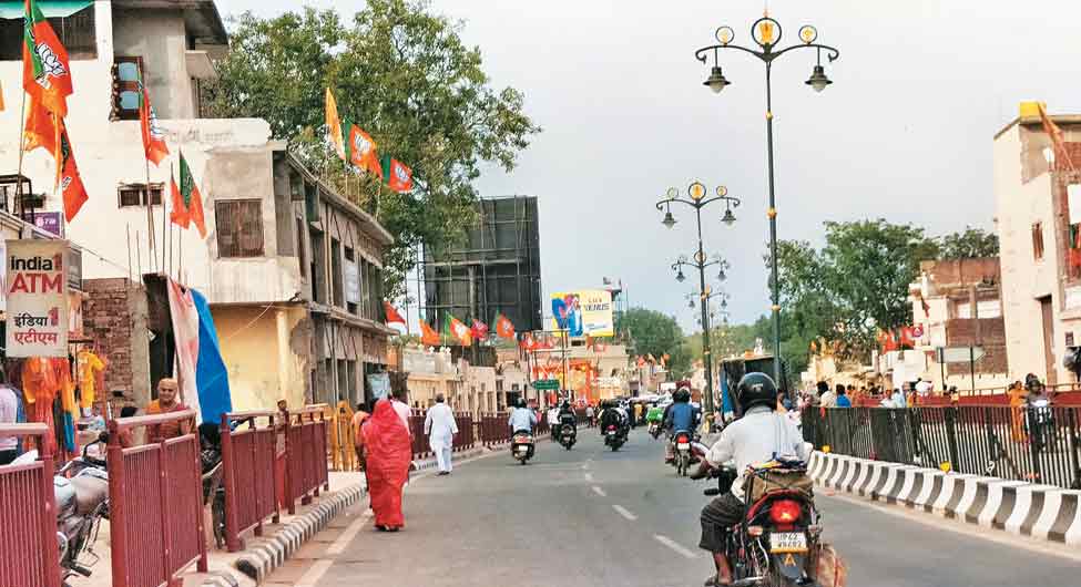 भाजपामय रामः राम मंदिर को जाने वाले रास्ते पर 4 मई को भाजपाई झंडों का सैलाब