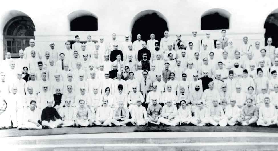 संविधान निर्माताः संविधान सभा के सदस्यों का ग्रुप फोटो, 1949