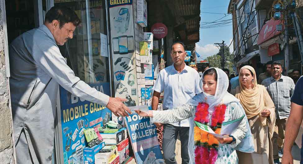 नई बाजीः चुनाव प्रचार के दौरान इल्तिजा मुफ्ती