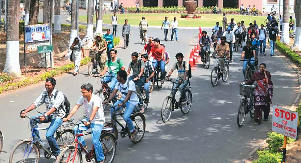 आवरण कथा/आइआइटी प्लेसमेंट/नजरिया: असल संकट है मैन्युफैक्चरिंग सेक्टर की मंदी