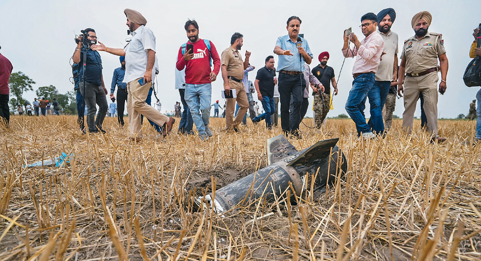 आवरण कथा/पंजाब के मोर्चे सेः ड्रोन से डरी जिंदगी