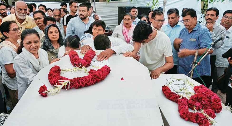 आवरण कथा/अहमदाबाद विमान दुर्घटनाः पीड़ित परिवारों का दर्दनाक  इंतजार