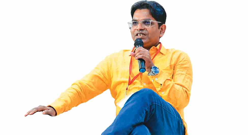 आवरण कथा/इंटरव्यू: यह किताब ने अर्जित की